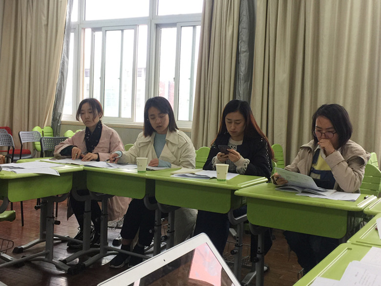 最美四月天，顾丽芳名师工作室举行课堂教学实践研讨活动