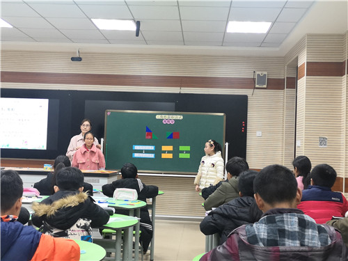 细致磨课，精心架构——记高丽名师工作室2019年十二月主题教学研讨活动