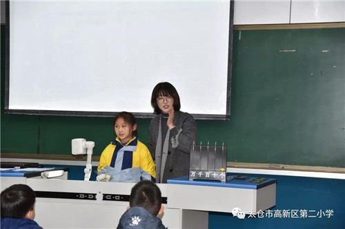 让学习走向深入 ——记“高丽名师工作室”和“王文英名师工作室”联合教研活动