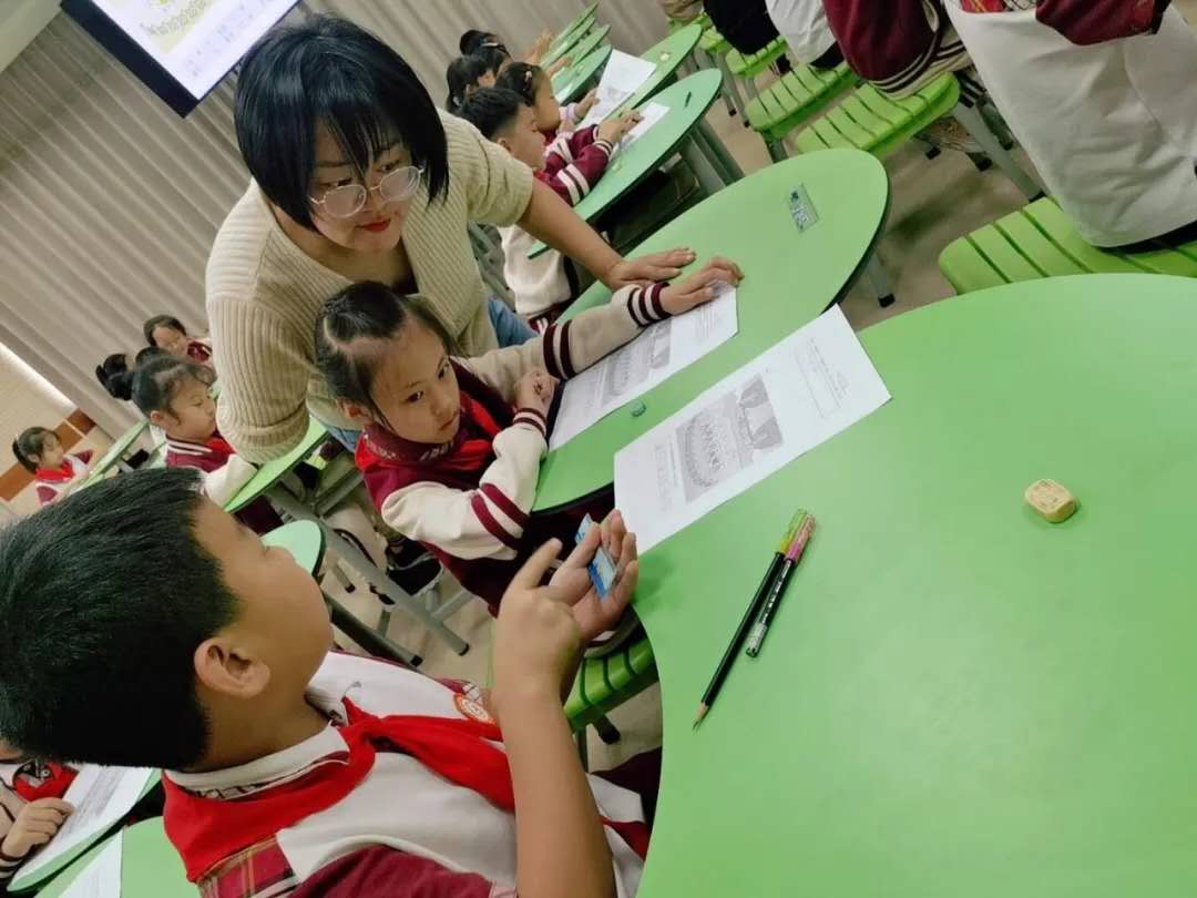 携秋日暖阳，凝教育轻梦——记“高丽名师工作室”十月课堂教学专题研讨活动