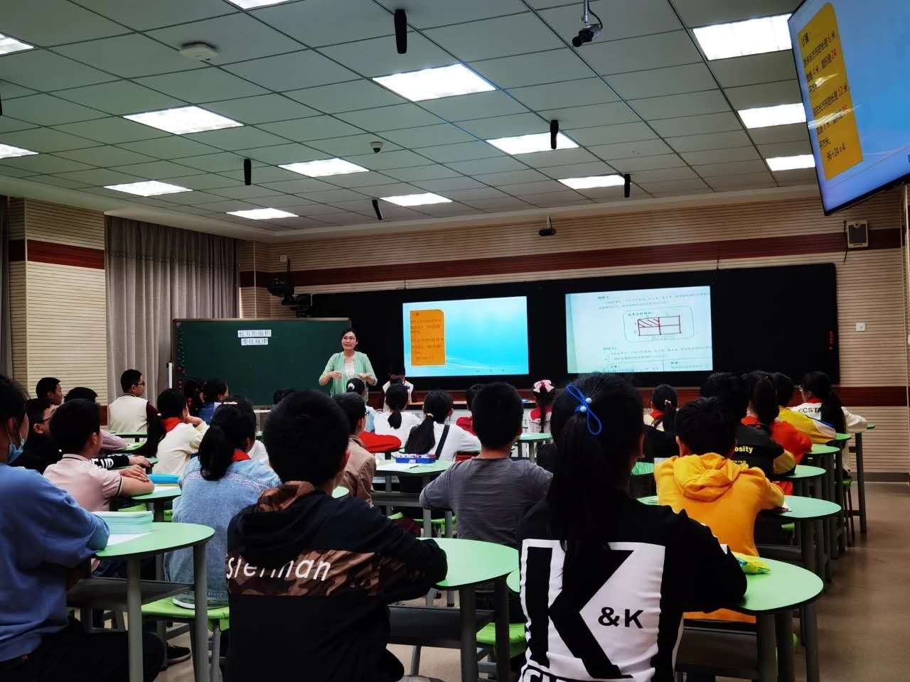 携秋日暖阳，凝教育轻梦——记“高丽名师工作室”十月课堂教学专题研讨活动