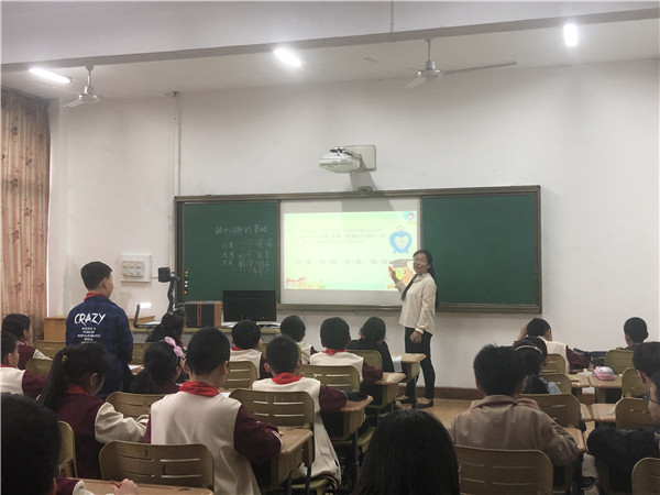 集团队智慧 助专业成长——“高丽名师工作室”开展第二次教学研讨活动