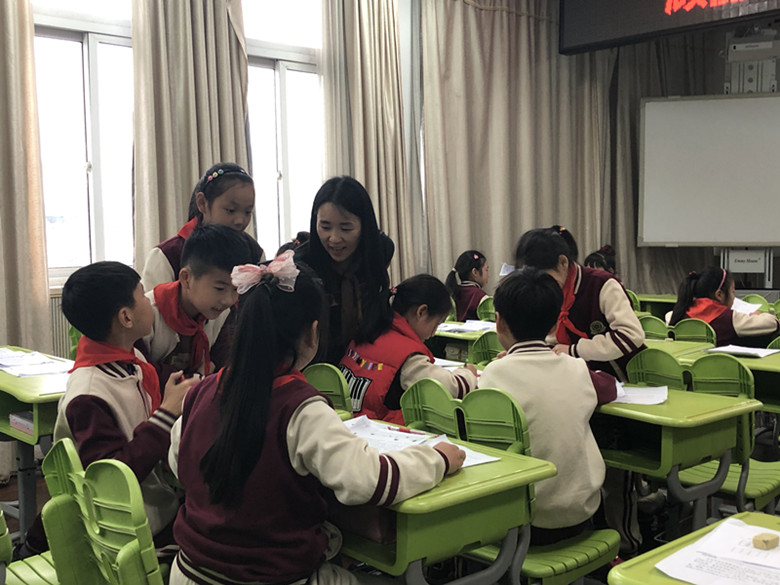 最美四月天，顾丽芳名师工作室举行课堂教学实践研讨活动
