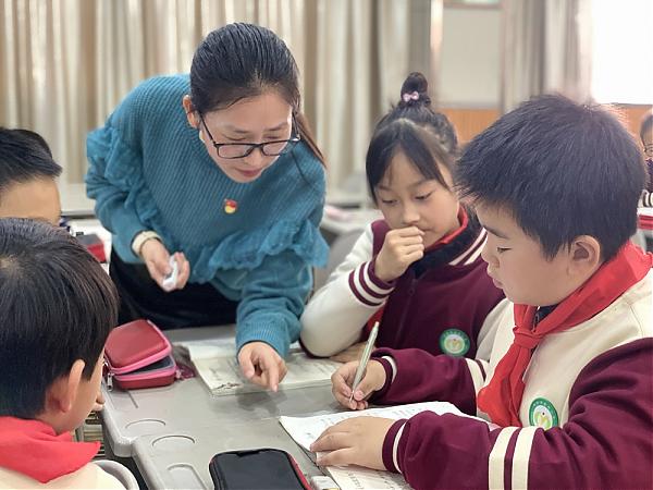 品历史人物故事，悟语文教学策略 ——记沈春媚名师工作室主题研讨活动