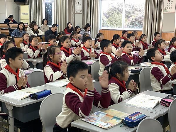 品历史人物故事，悟语文教学策略 ——记沈春媚名师工作室主题研讨活动