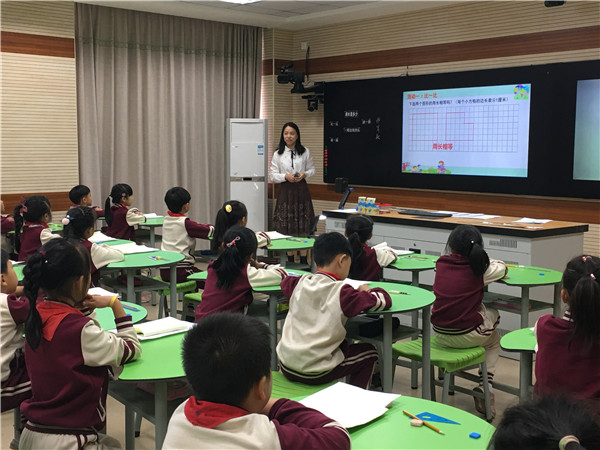 聚焦难点，探究策略 ——“高丽名师工作室”举行十月主题教学研讨活动