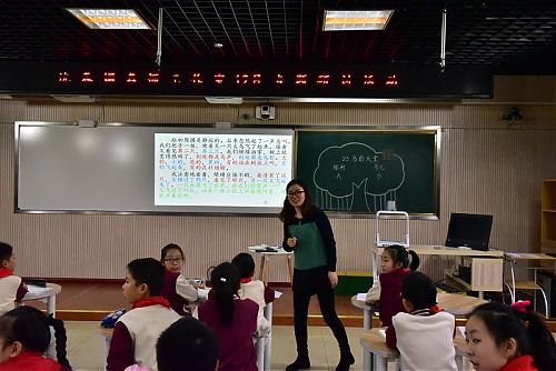 要素融合 精准定位 得法悟情 ——沈春媚名师工作室主题研讨活动