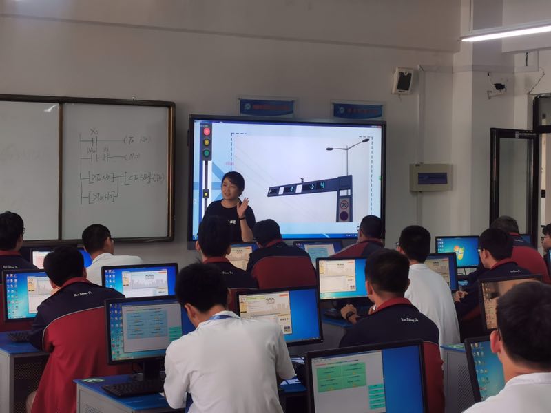 “张忆雯”名师工作室成员 在苏州市职业教育课改活动中开设展示课