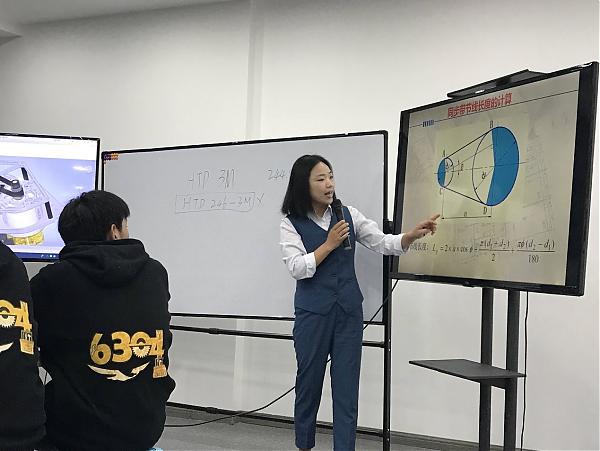 领衔人张忆雯老师参加江苏省职业教育名师工作室 特色发展研讨活动