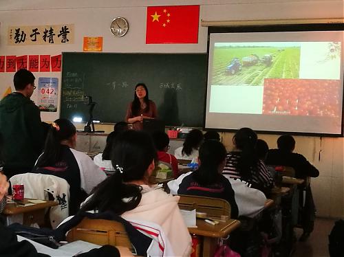 上海市地理学科德育实训基地部分成员与常熟市地理名师工作室全体成员开展研讨活动