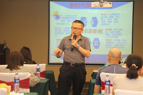 立足职教前沿 开展高端研修 启智教育思维  ——记工作室参加常熟市职业学校协作组长及专业骨干教师培训研修