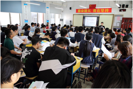 分享 引领 辐射 ---记2019年9月中学英语顾素芳名师工作室成员在苏州市第一次高三英语备课组长会议上开设示范课