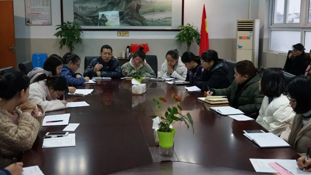 青年教师论坛——我们的教室要不要讲台