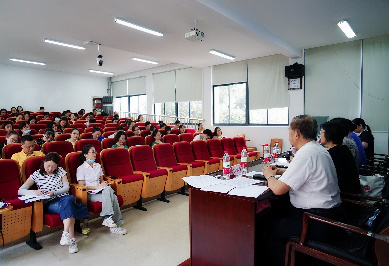 特教名师工作室成员参加融合教育专任教师培训并做专题讲座