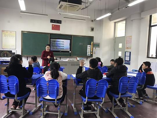 工作室成员参加聋二年级《道德与法治》新教材试教话动