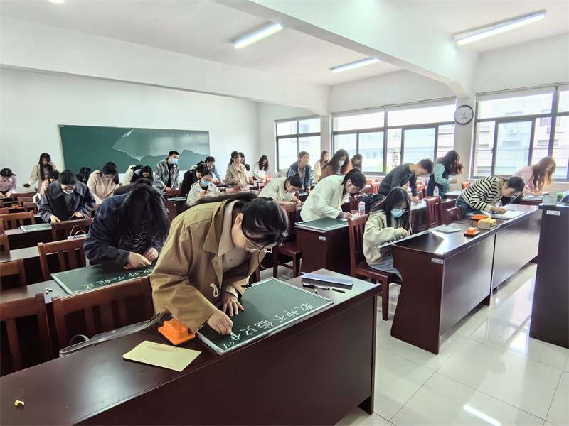 e528b31de0144b06af53b9953462c879.jpg